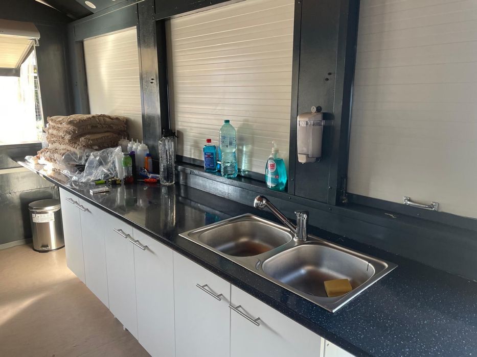 Afacere la cheie! Container stradal pentru clatite/ waffle / cafea /street food – pregatit pentru sezon