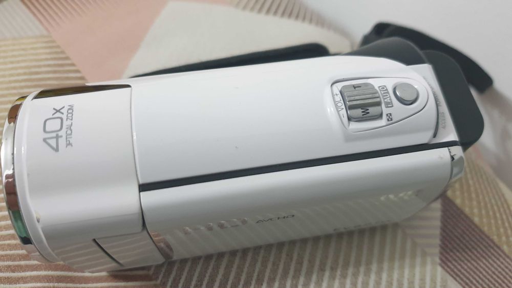 видеокамера  JVC Everio  HD