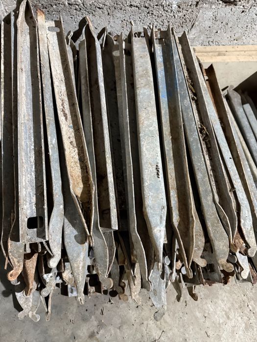 Montanti pentru cofraje in U de 50 cm cu cioc, Italia