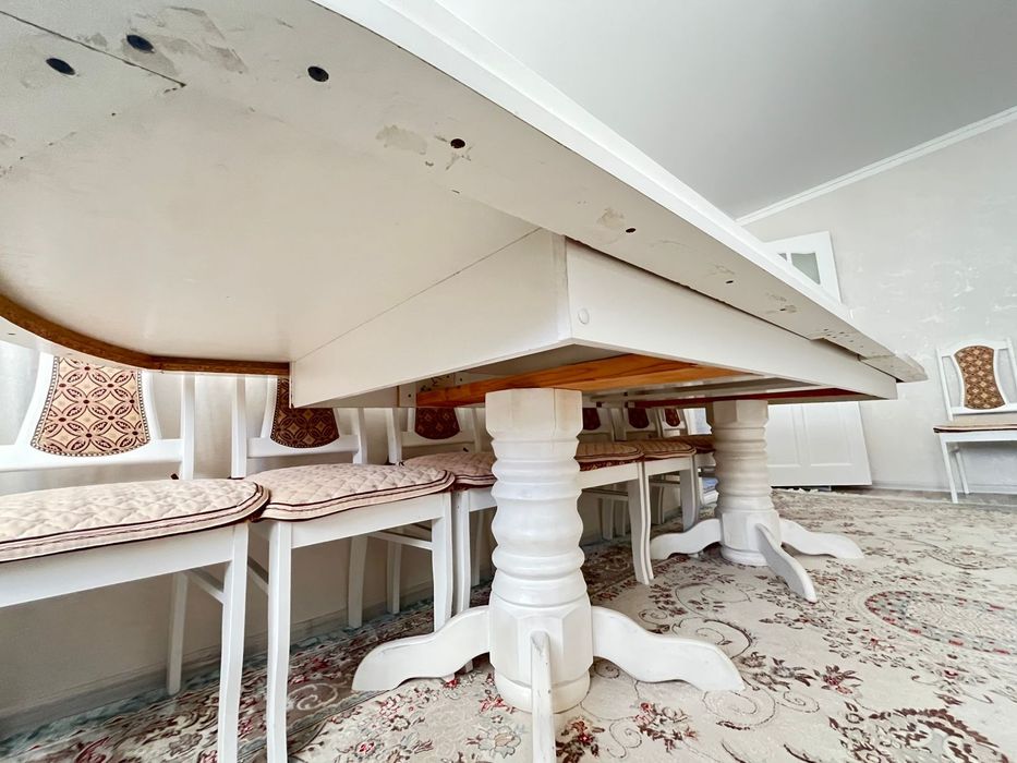 Продам стол для гостиной