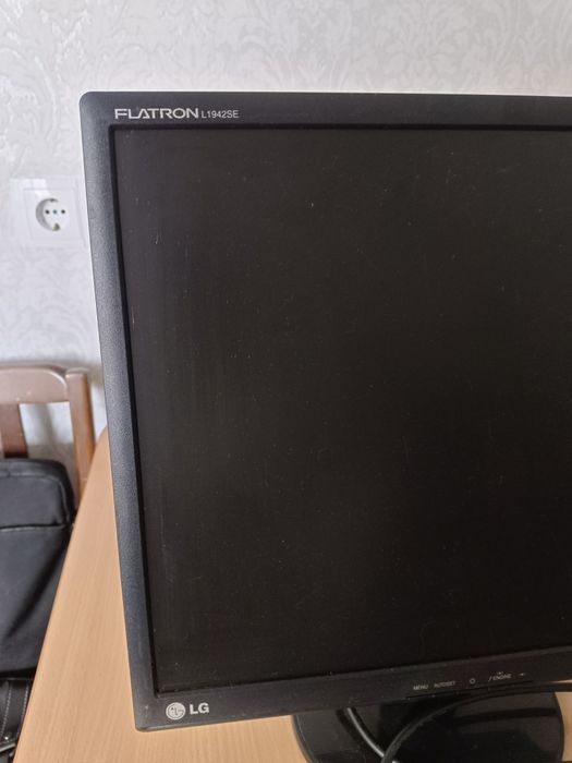 Монитор LG FLATRON 19