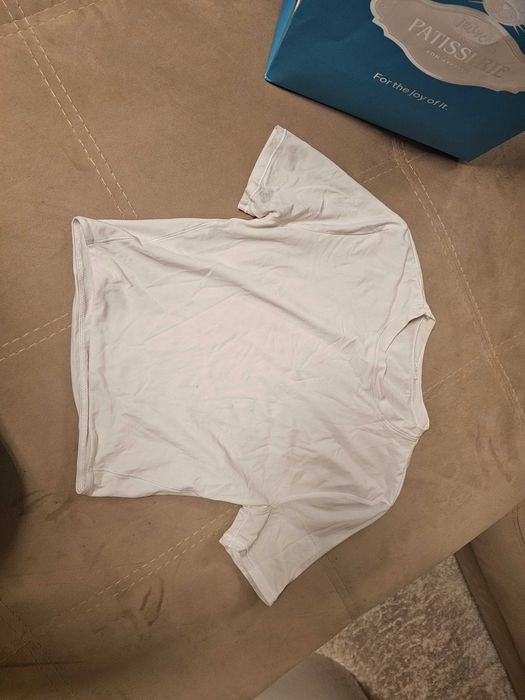 Подарява детски дрешки за момиче 9-12г и 2 нови чантички