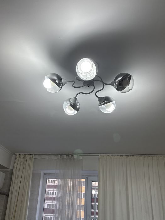 Продам диван шторы люстру и тумбочку