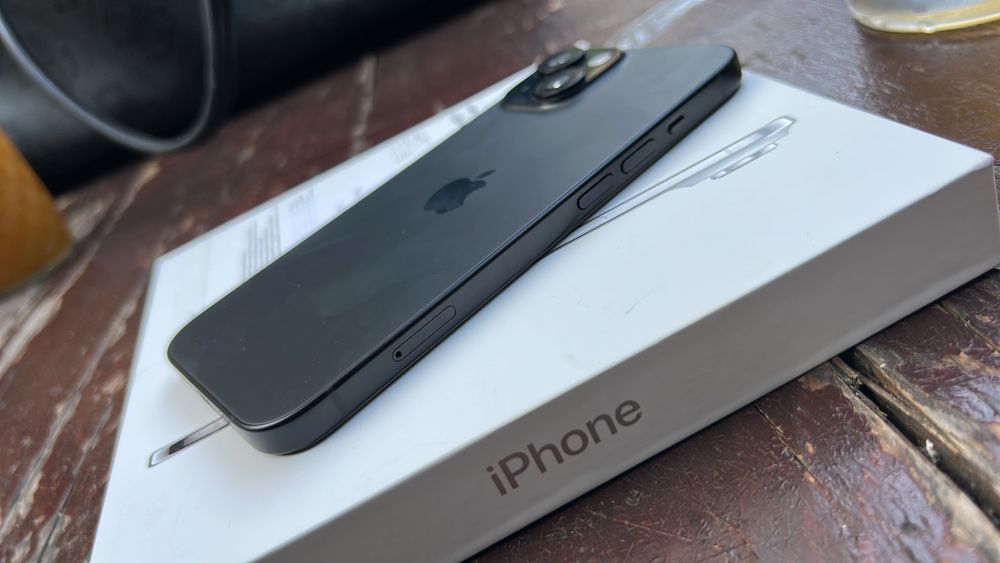 Vând iPhone 15 -stare foarte bună