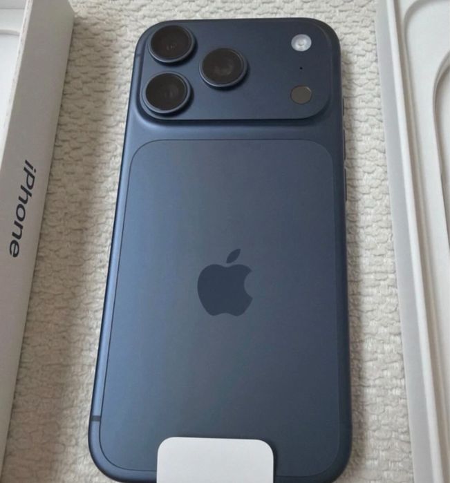 Vând iphone 17 pro max