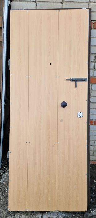 Продам входную дверь