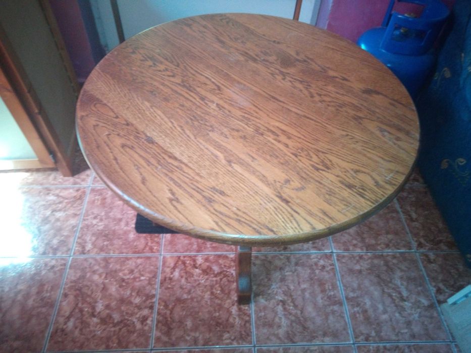 Masă rotundă din lemn masiv (stejar) – Stil rustic / clasic, picior central