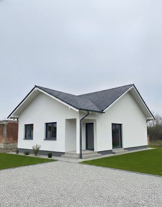 casa oradea tineretului in rosu