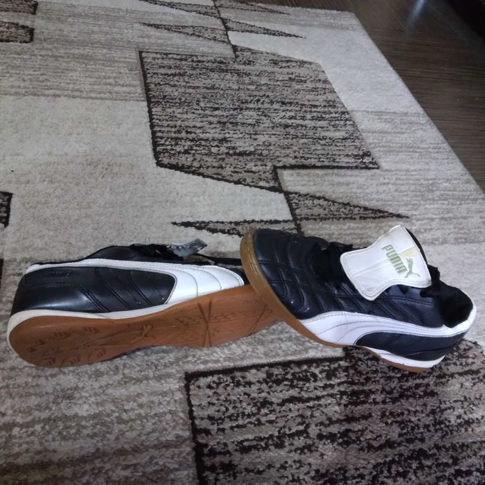 Adidasi de sala nr.38