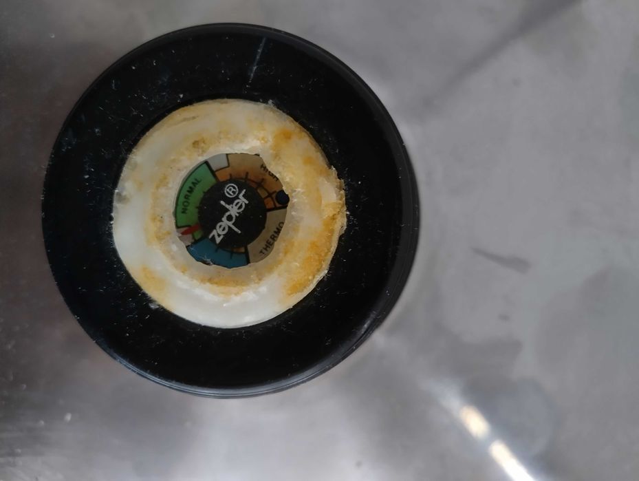 Grill Zepter 30 cm diametru total . si 4 cm adancime .