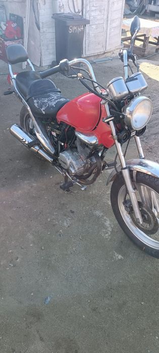 Vând sau dezmembrez Chopper Daelim 125 Cross