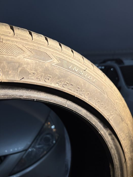 Комплект летних шин 245/45 R20