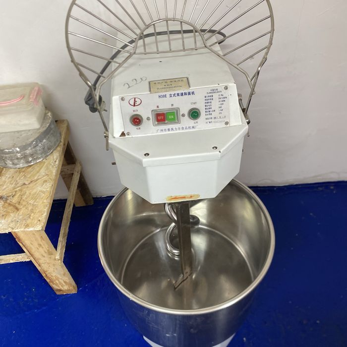 Тестомес 25 кг 220в тоқпен істейді.