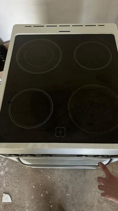 Продам электро плиту Haier