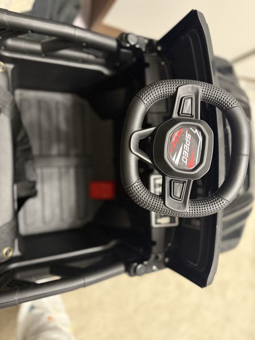 Продам машинка электроавтомобиль черный