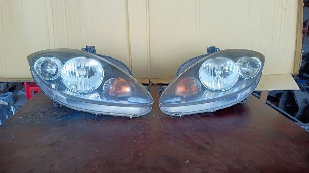 Faruri seat Leon 2 2008