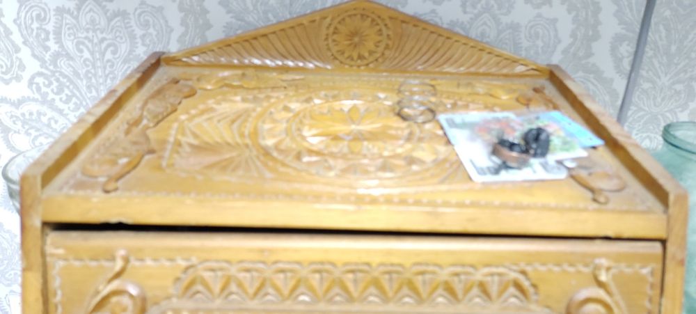 Хлебница ручной работы.