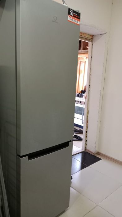 Холодильник indesit