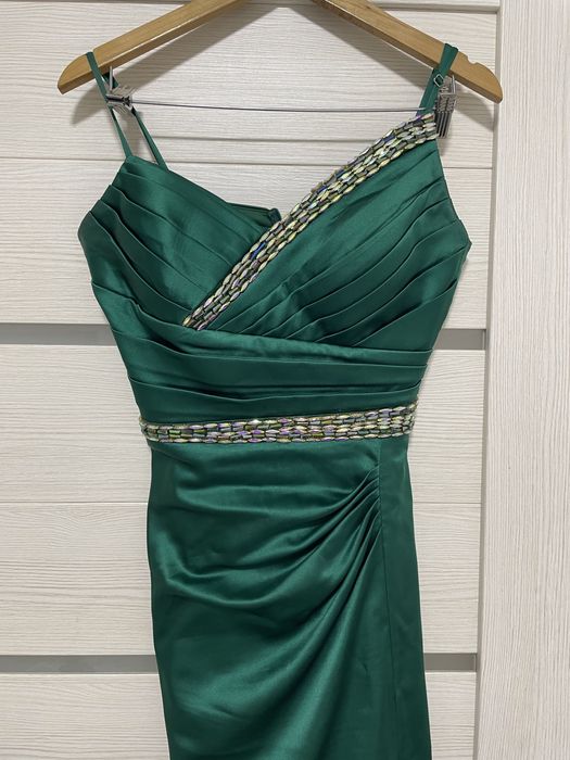 Продам платье для мероприятие