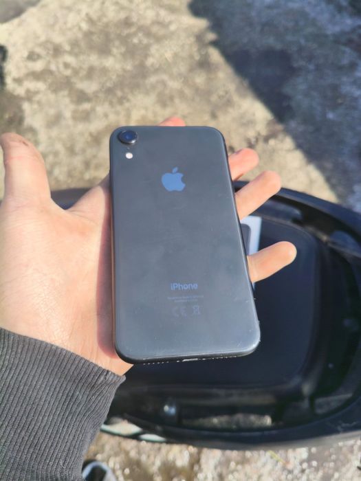 Продам срочно Айфон xr