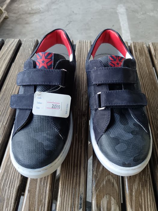 Продаю кроссовки.