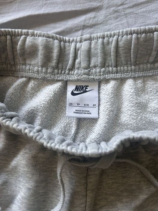 Сив анцуг Nike XS размер