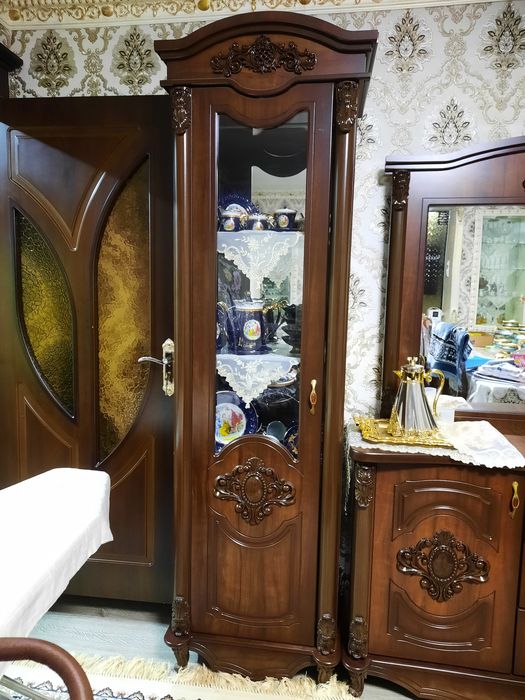 Мебель для гостиной, пенал, комот
