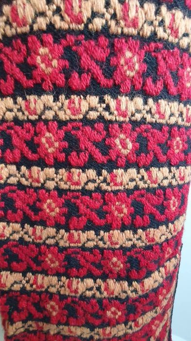 Costum popular (ie/camasa cu poala, catrinte, sorturi, fote, oprege)