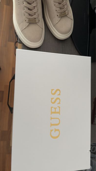 Обувки Guess Elba