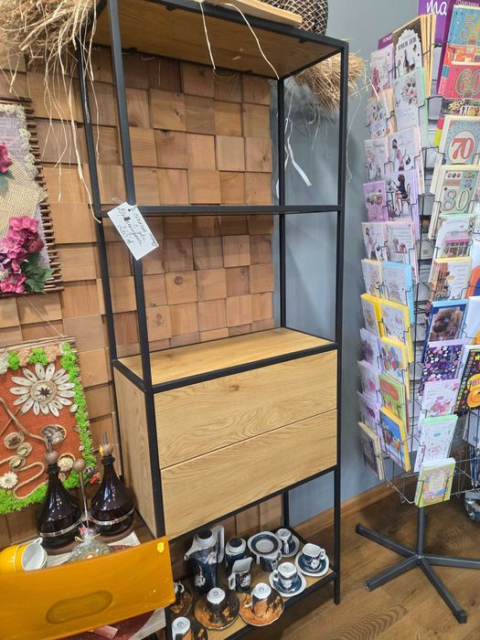 Етажерка с чекмеджета 180/70/30см.Чекмеджетата са с push отваряне.