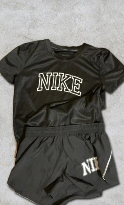 Set pantaloni scurți și tricou Nike negri, unisex, mărime S