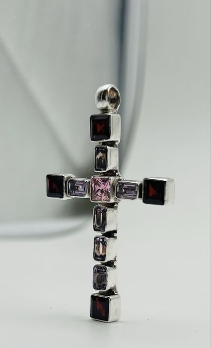 Сребърен кръст с полускъпоценни камъни