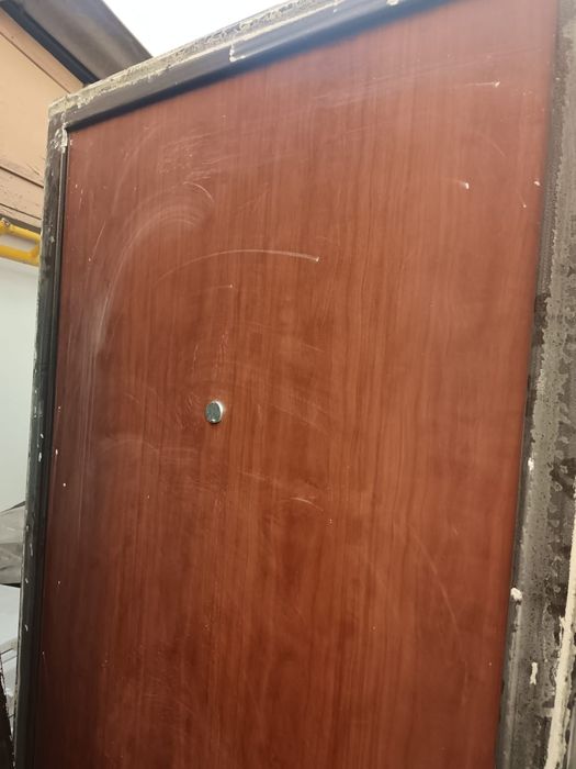 Дверь входная продаётся