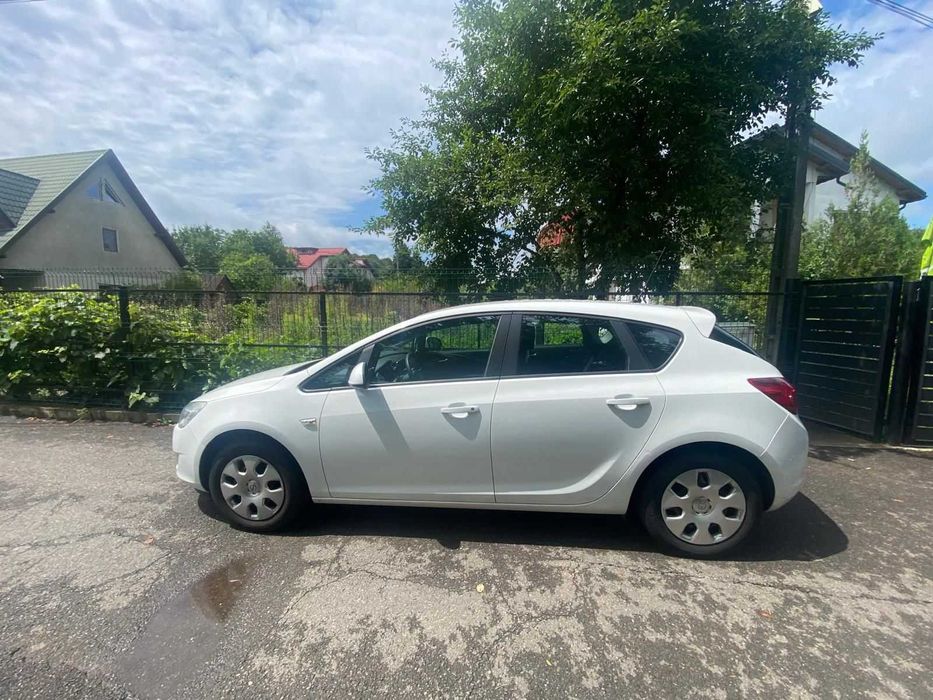Opel Astra J 1.4 TURBO Benzină – 2011 –