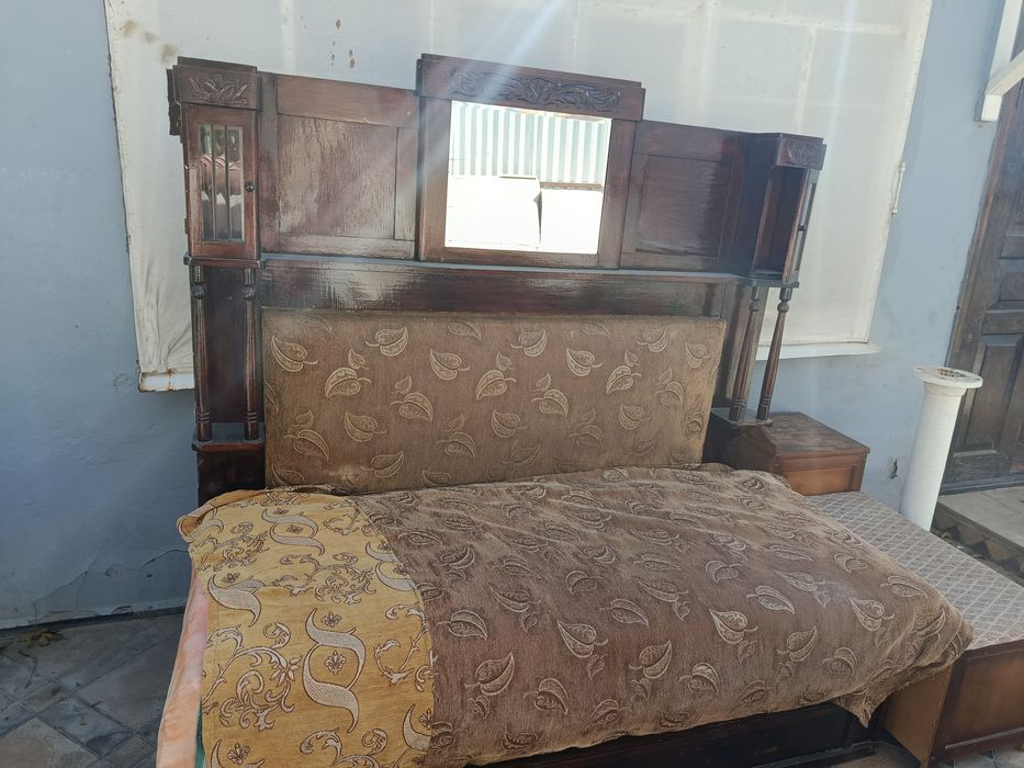 Диван старинный классика в хорошем состоянии