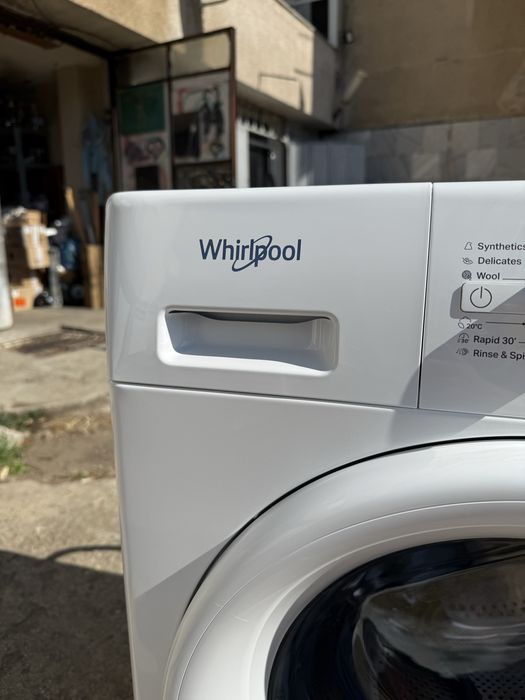 Продавам пералня Whirlpool