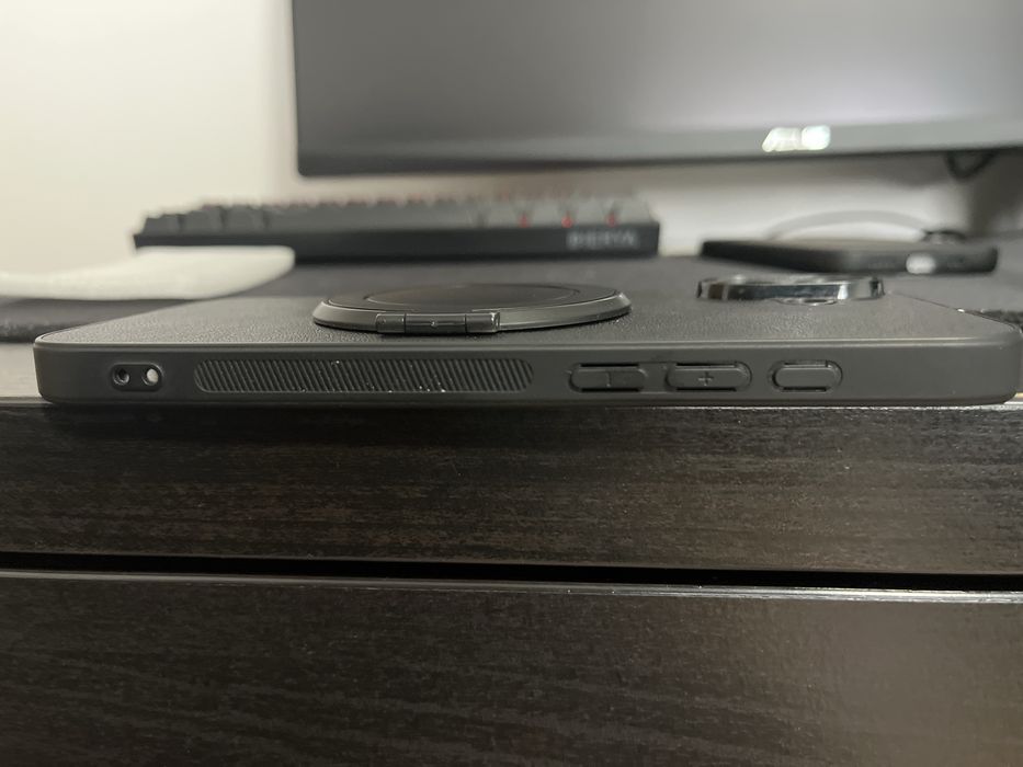 Husă telefon iPhone 16 Plus Negru cu magnet rotunjeste