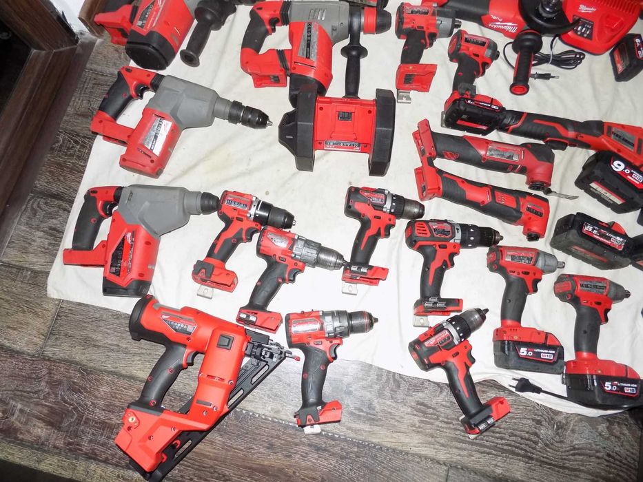 Scule Milwaukee 18V  si 12V , fierastrau M 12 FBS 64 , M 12 FJS