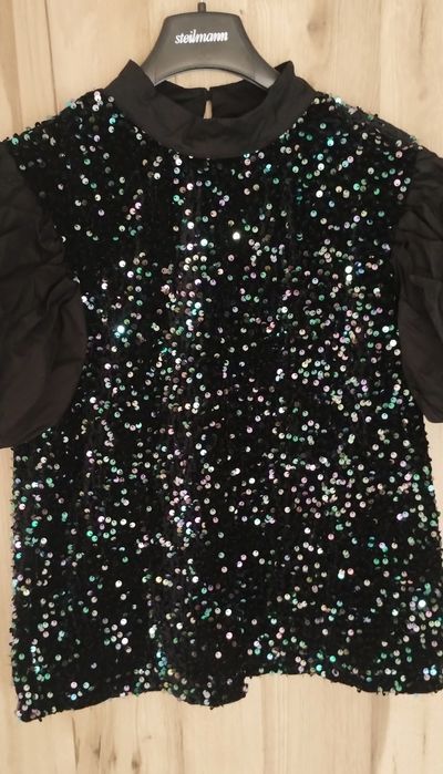 Елегантен топ YAS