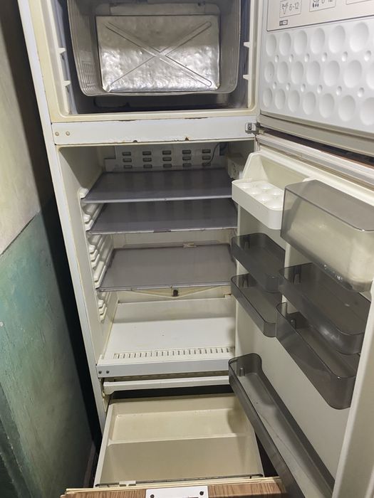 Бытовая техника холодильник