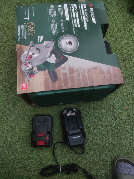 Circular Parkside cu acumulator 4Ah și încărcător