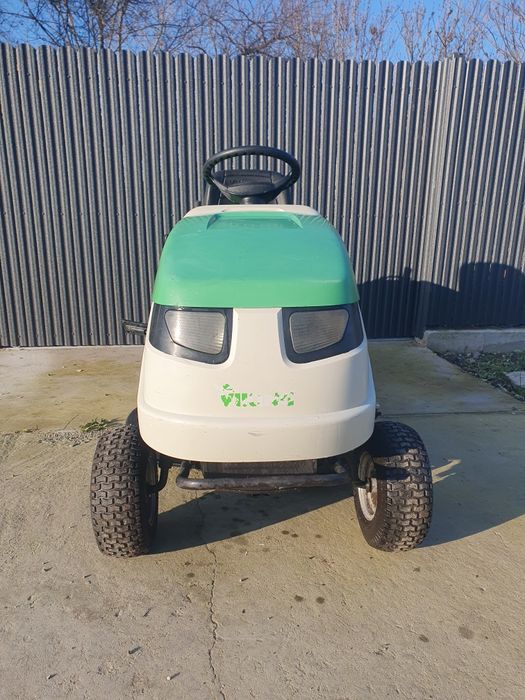 Tractoraș de tuns iarba gazon VIKING