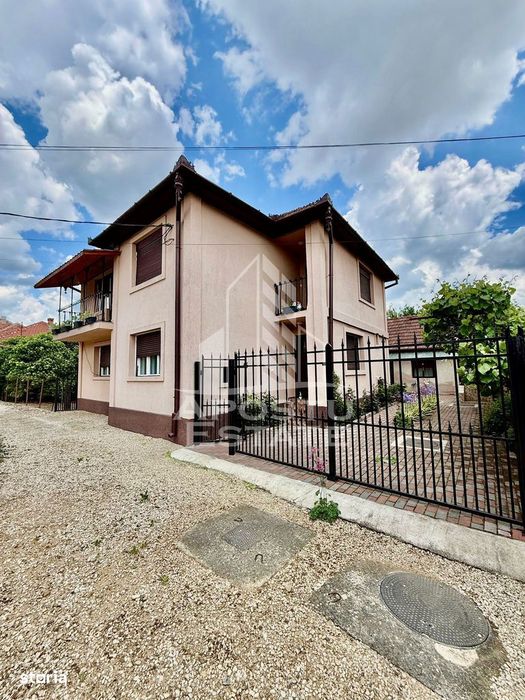 Casa individuala plus anexa, de vanzare,zona centrala in Faget