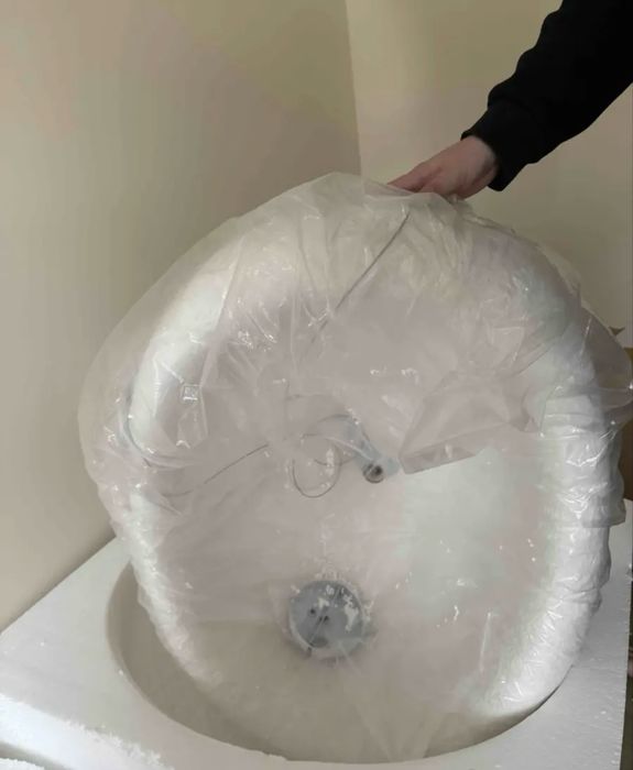 Продам стильную люстру новую