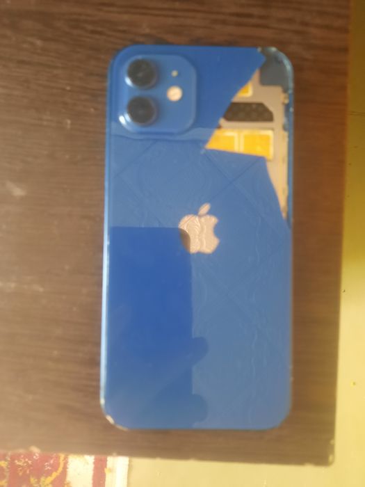 Айфон 12 болкта.