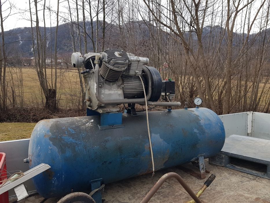 Compresor 420l/min, 300 l, trifazic, 2,2kw, trifazat