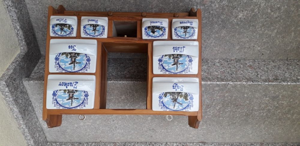 Rustic dulapior pentru condimente