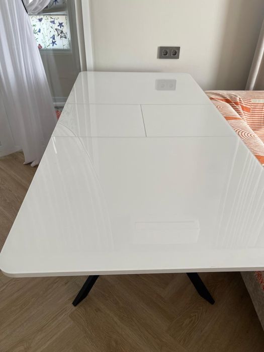 Стол раскладной, с каленным стеклом