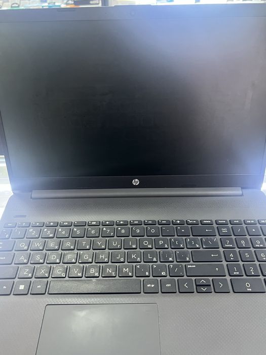 Продам ноутбук hp 8/768гб экран HD