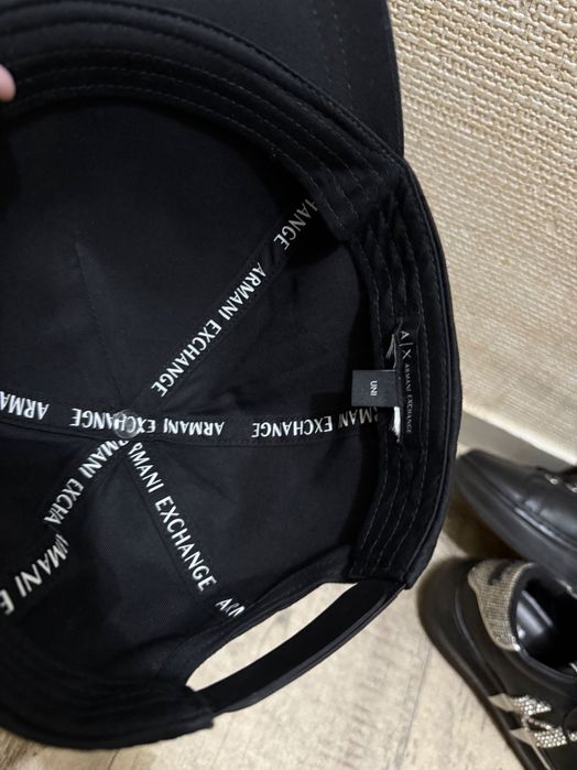 Продавам нова шапка Armani Exchange- оригинална unisex
